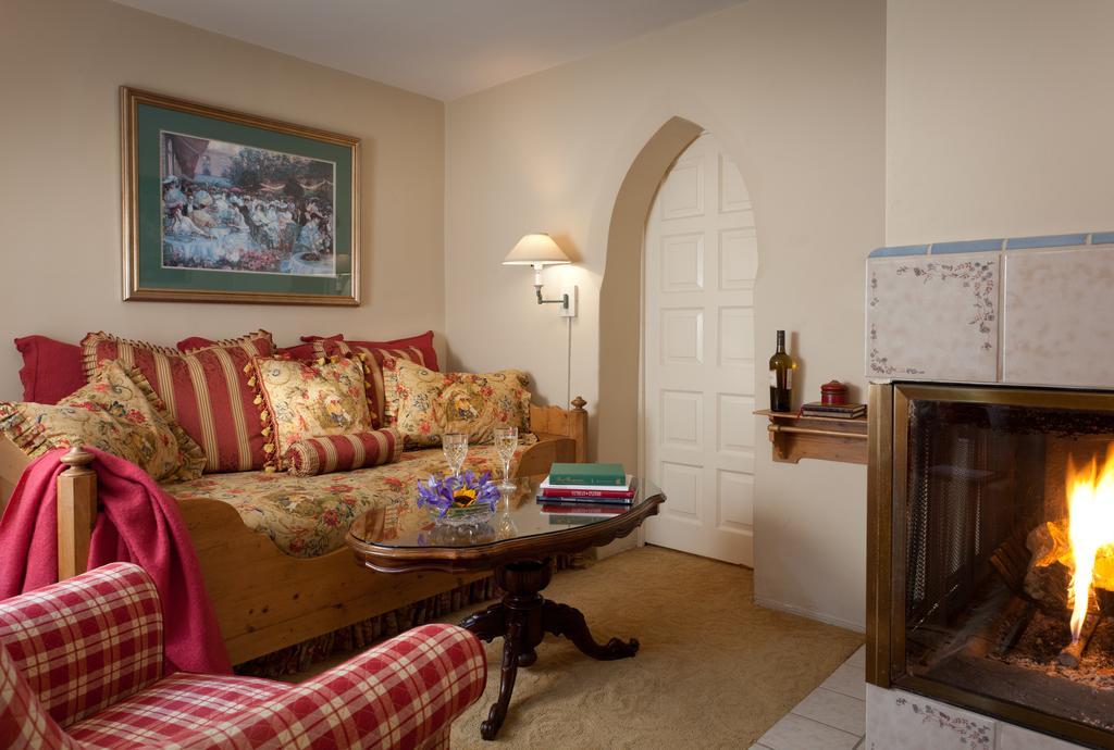 Old Monterey Inn Room photo